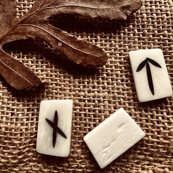 Bone Rune Set - Picture 4 of 5